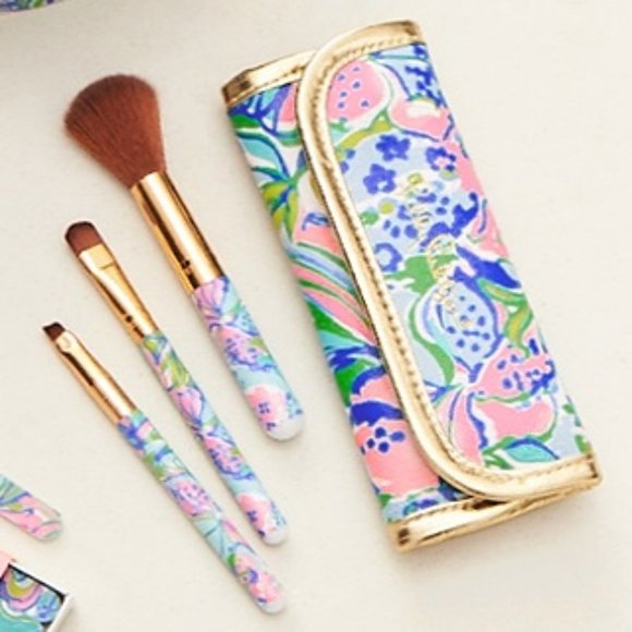 Lilly Pulitzer Other - Lilly Pulitzer Travel Makeup Blush Brush Set NEW
